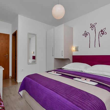 Apartments Ratko Tučepi Rom bilde