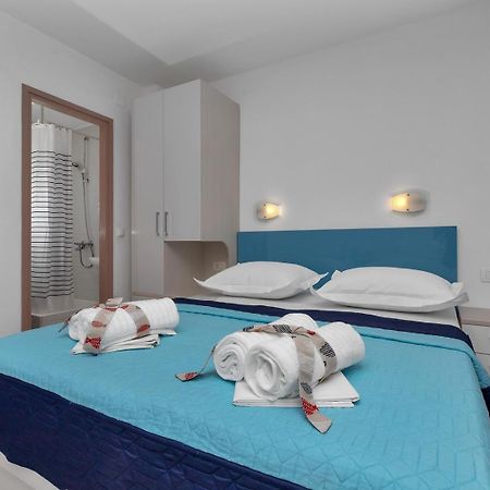 Apartments Ratko Tučepi Rom bilde
