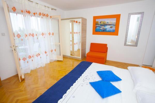 Apartments Ratko Tučepi Rom bilde