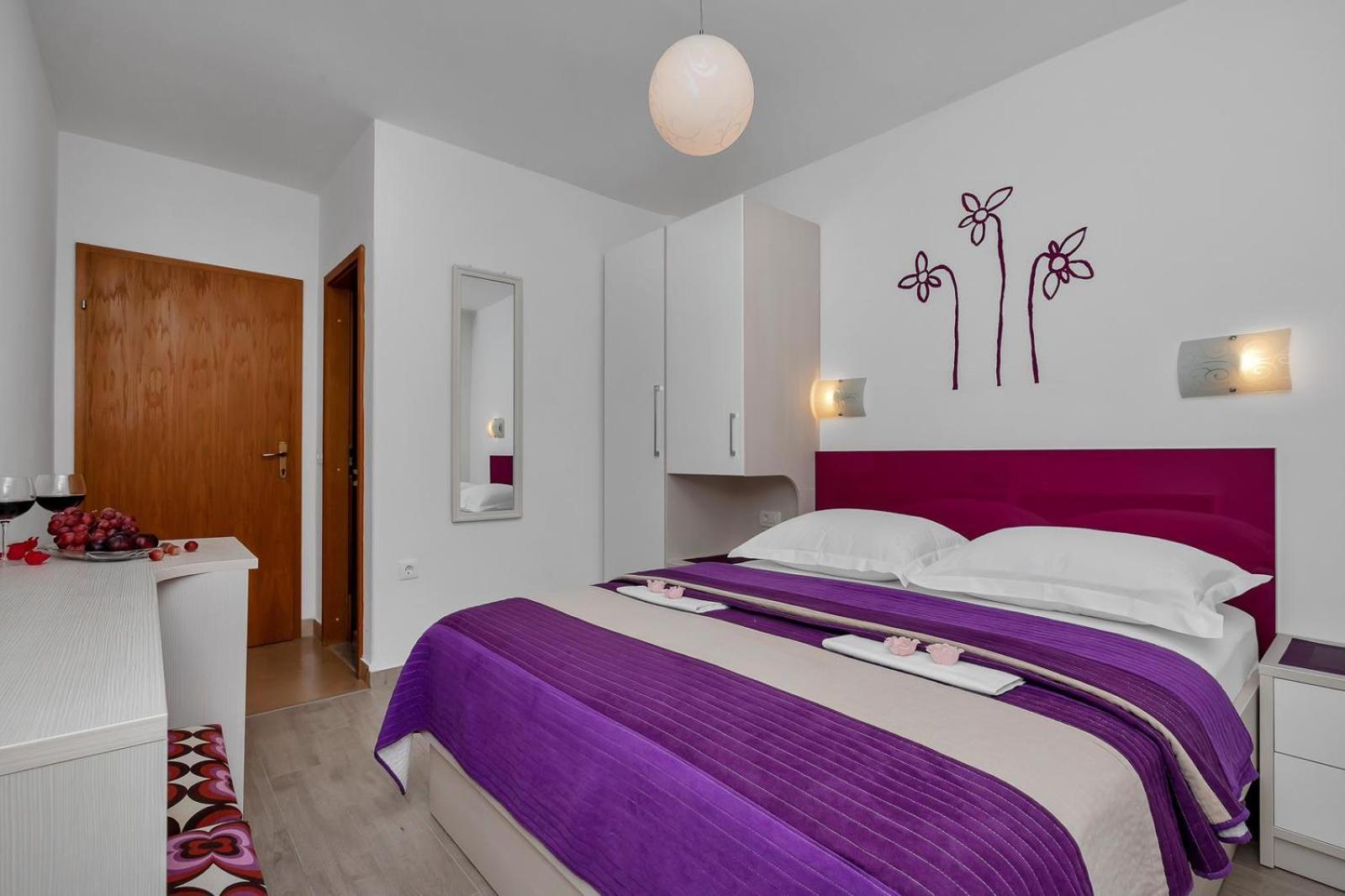 Apartments Ratko Tučepi Rom bilde